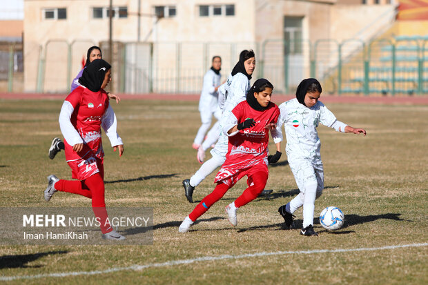 لیگ دسته یک‌ فوتبال بانوان؛ پاس همدان - پرسپولیس