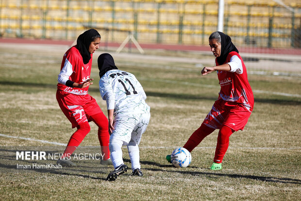 لیگ دسته یک‌ فوتبال بانوان؛ پاس همدان - پرسپولیس