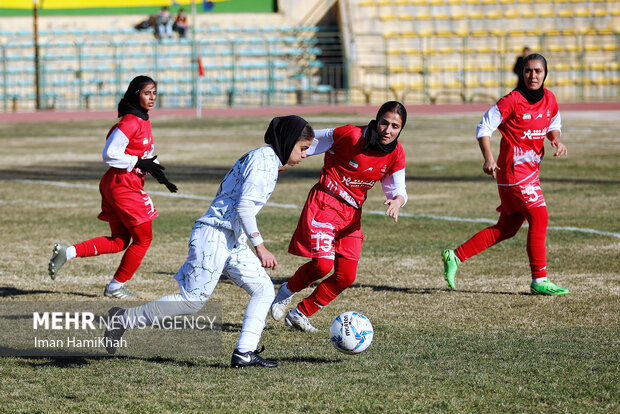 لیگ دسته یک‌ فوتبال بانوان؛ پاس همدان - پرسپولیس