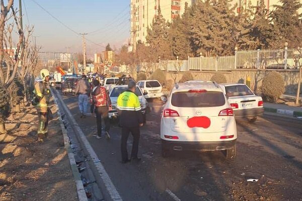 تصادف زنجیرهای ۱۱ خودرو در بزرگراه شهید بابایی تهران+ فیلم تصادف زنجیرهای ۱۱ خودرو در بزرگراه شهید بابایی تهران+ فیلم
