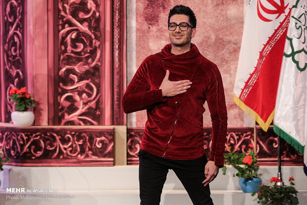 فرزاد فرزین برای وطن خواند؛ پای تو میمانم «ایران» فرزاد فرزین برای وطن خواند؛ پای تو میمانم «ایران»