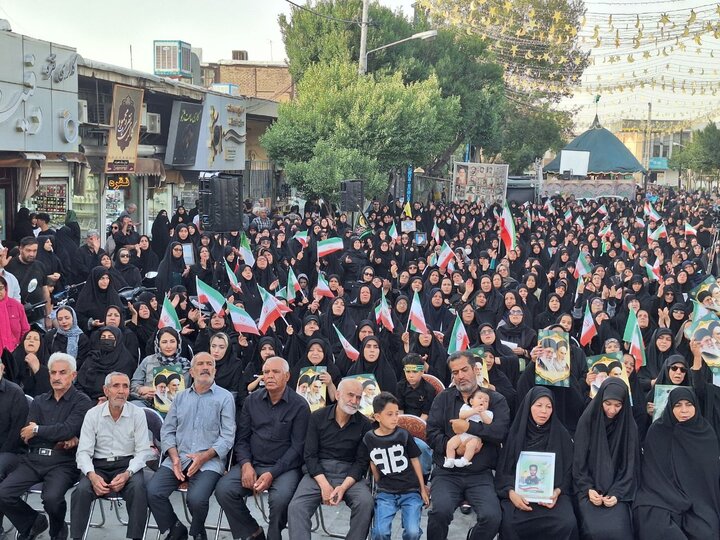 اجتماع باشکوه زینبیون در اراک برگزار شد اجتماع باشکوه زینبیون در اراک برگزار شد